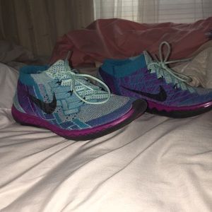 women’s blue and purple Nike running shoes
